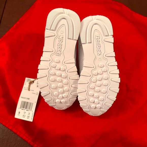 NWT Unisex Classic Reebok Leather Shoes - Toddler, Size 9, White - Picture 4 of 10